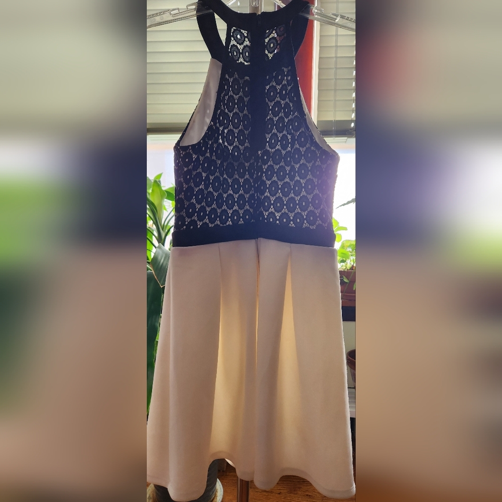 B. SMART DRESS - Picture 2 of 3
